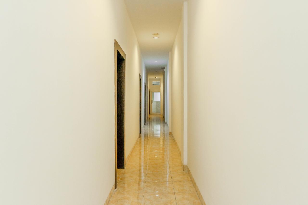 Reddoorz Plus Near Fort Rotterdam Makassar Exterior foto